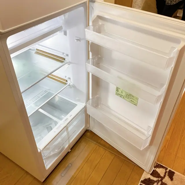 冷蔵庫のドアを開けると庫内灯が点灯するNOT回路（論理否定）の身近な例