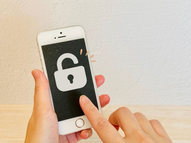 OR回路の身近な例:スマートフォンの顔認証と指紋認証